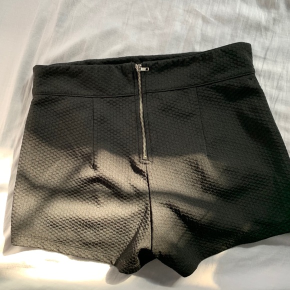 basic black shorts - Picture 2 of 3